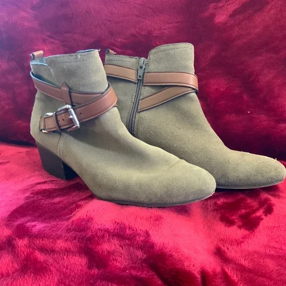 COACH Pauline Suede Strap Buckle Beige Ankle Booties Woman's SIZE 7B - Picture 1 of 8